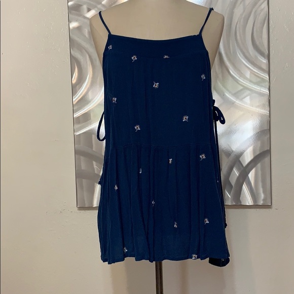 Universal Thread Top - Picture 2 of 6